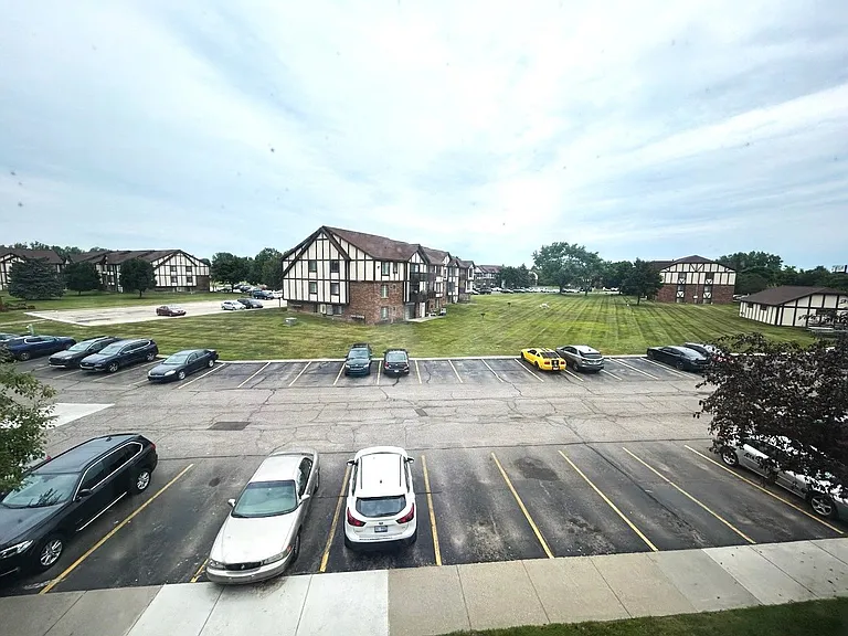 Charter Oaks Apartments — Photo 150