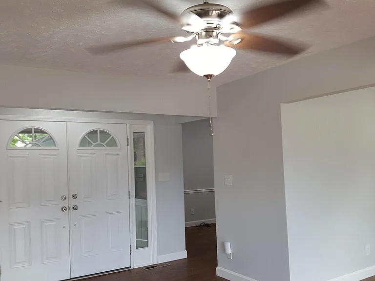 1221 Bethesda Rd — Photo 5