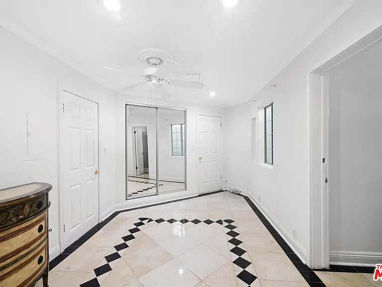 2461 Jupiter Dr — Photo 5