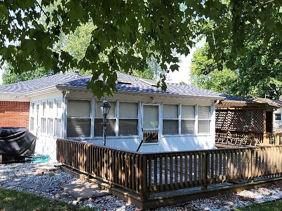 2nd image of 19116 Edgewood Ln