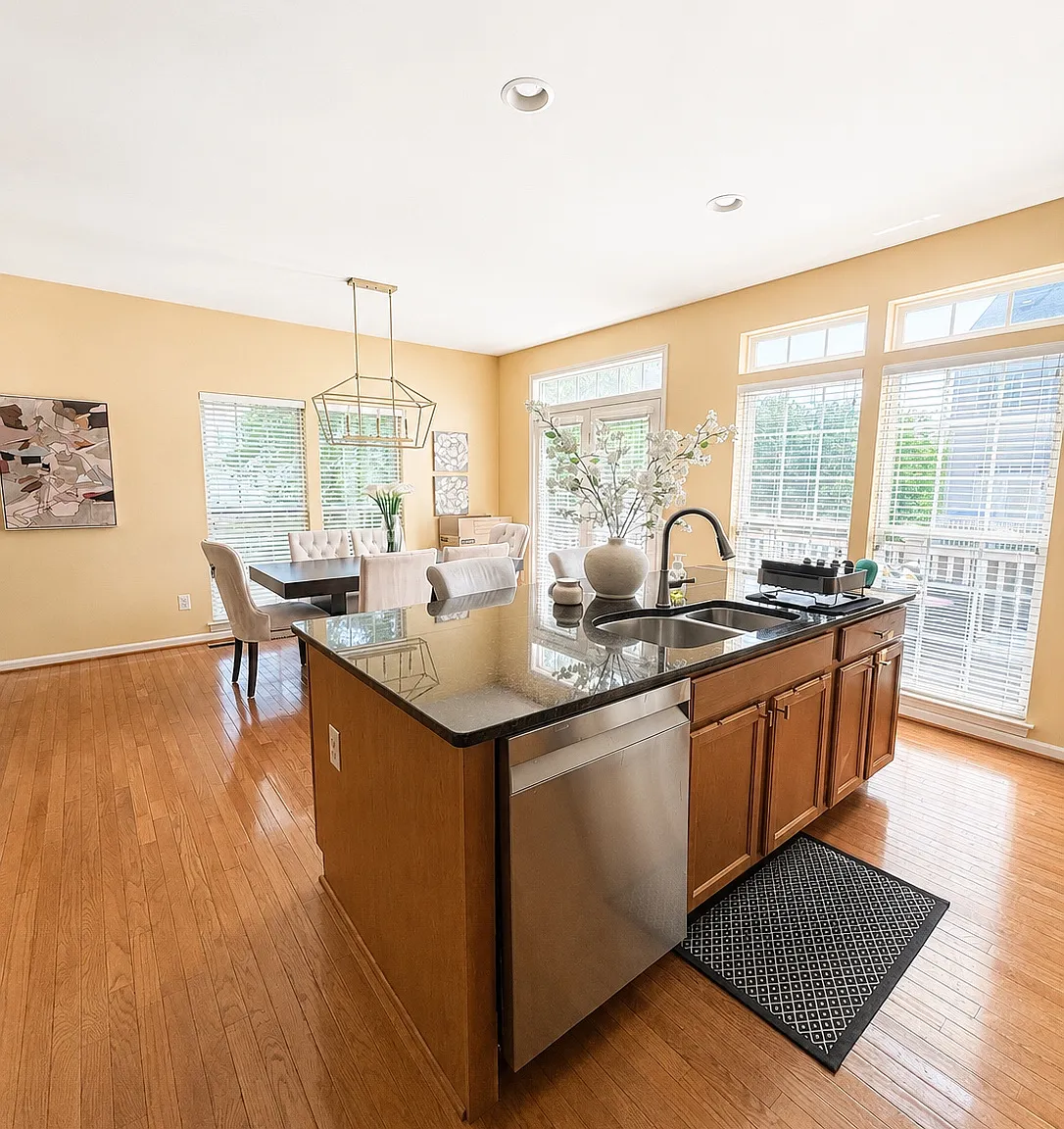 3 bed, 2.5 bath, 2017 sqft, $3,250 — Photo 3