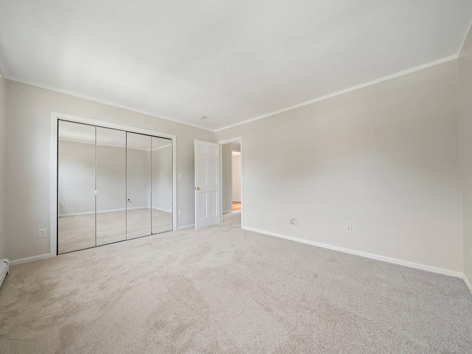2 bed, 1100 sqft, $2,700 — Photo 2