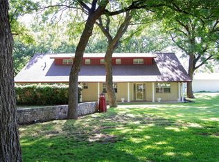 102 Choctaw Trl, Comanche, TX 76442