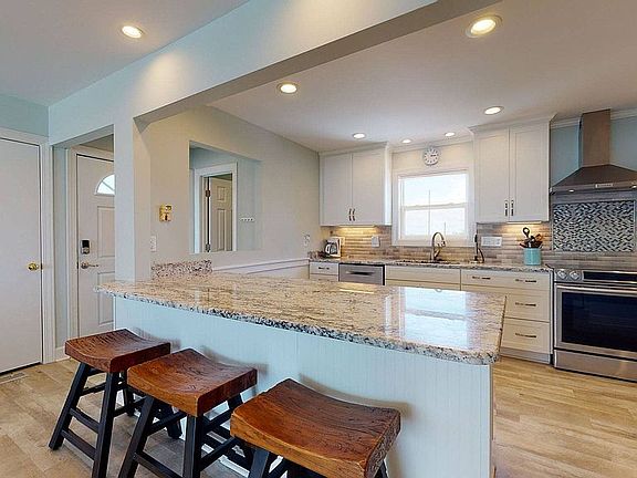 4th image of 1813 Ocean Dr