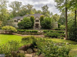 6910 Hillmead Rd, Bethesda, MD 20817