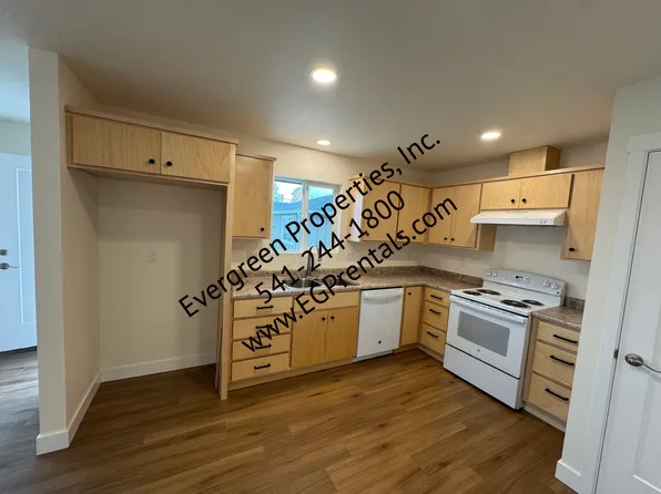 1650 NW Highland Ave, Grants Pass, OR