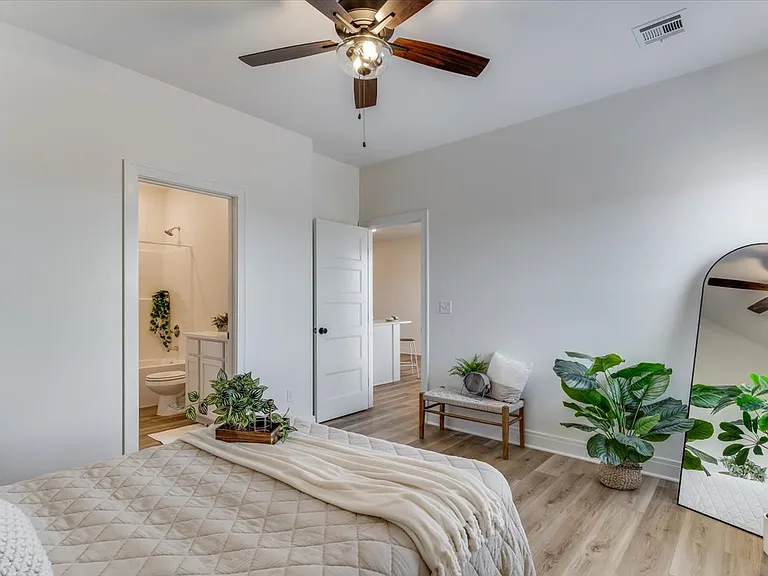 5425 Rolly St #100 — Photo 9