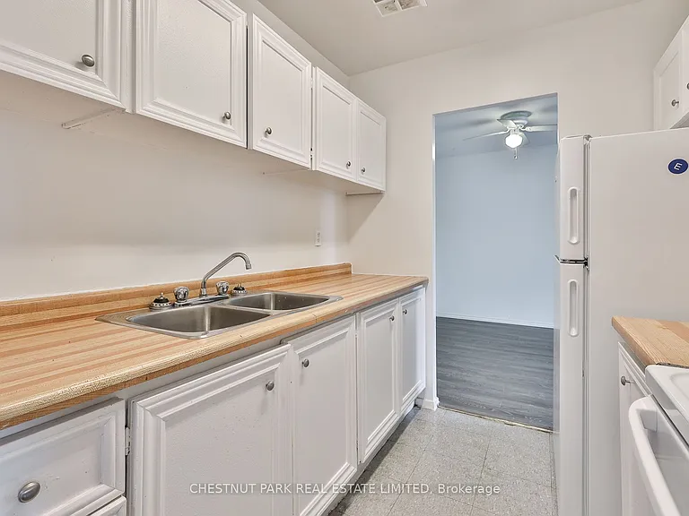 900 Glen St #409 — Photo 6