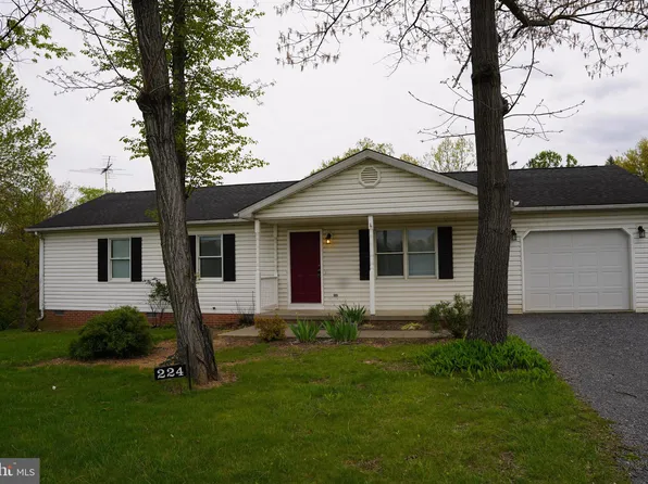 224 Zig Zag Ln, Inwood, WV 25428