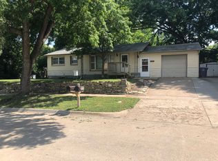 2011 Tecumseh Rd, Manhattan, KS 66502