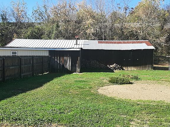 3rd image of 371&395 Highland Bend Rd