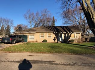 201 E Edgelawn Dr, Plano, IL 60545