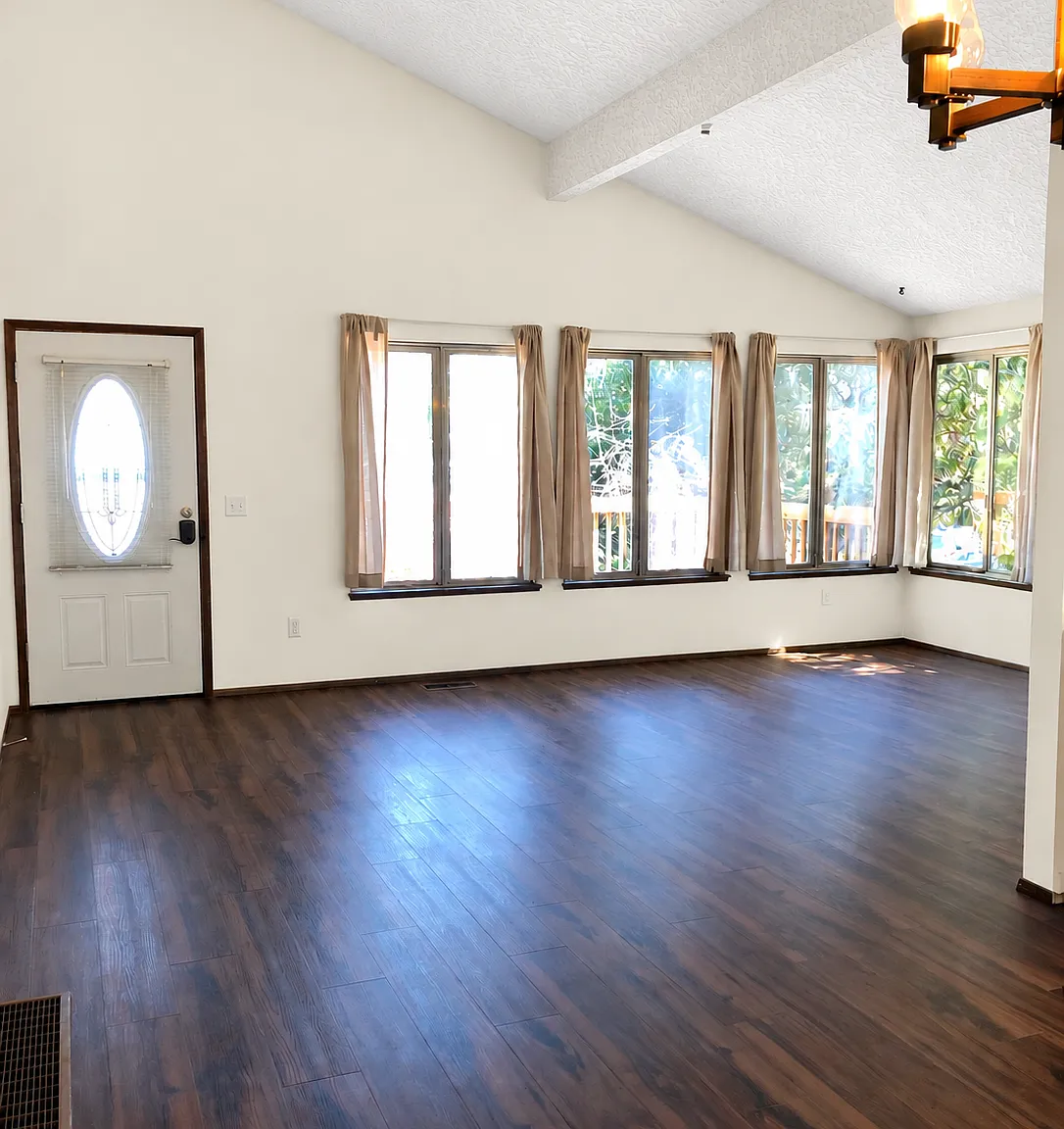 3 bed, 1440 sqft, $2,995 — Photo 2