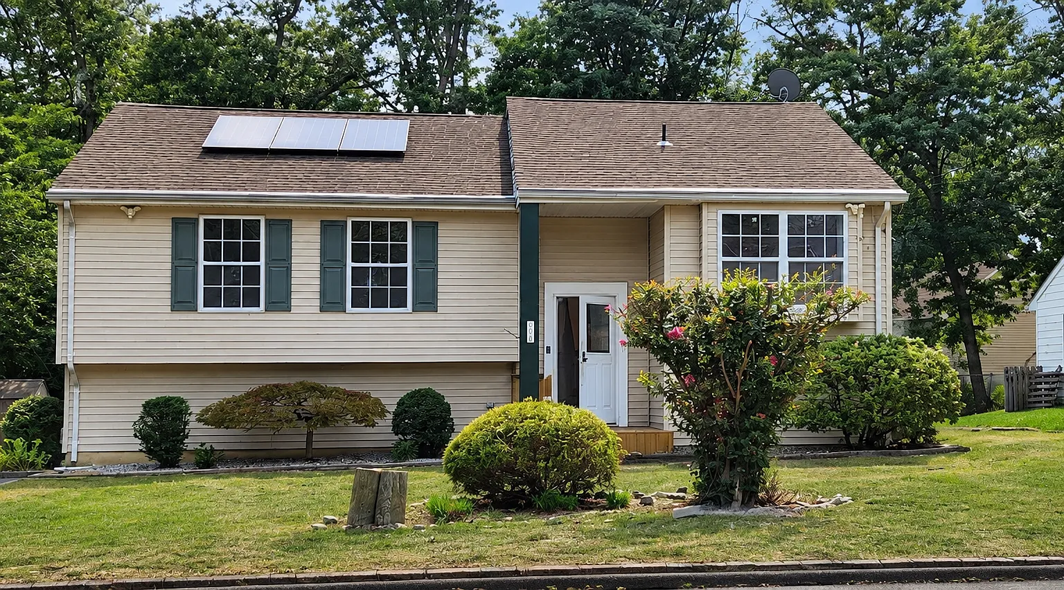 5 bed, 1.5 bath, 1636 sqft, $3,599 — Photo 2