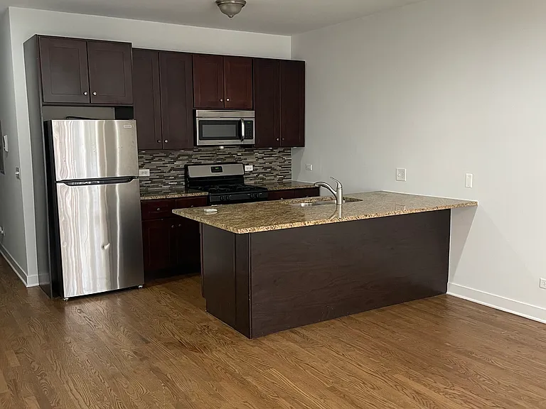3128 W Walton St #1 — Photo 2