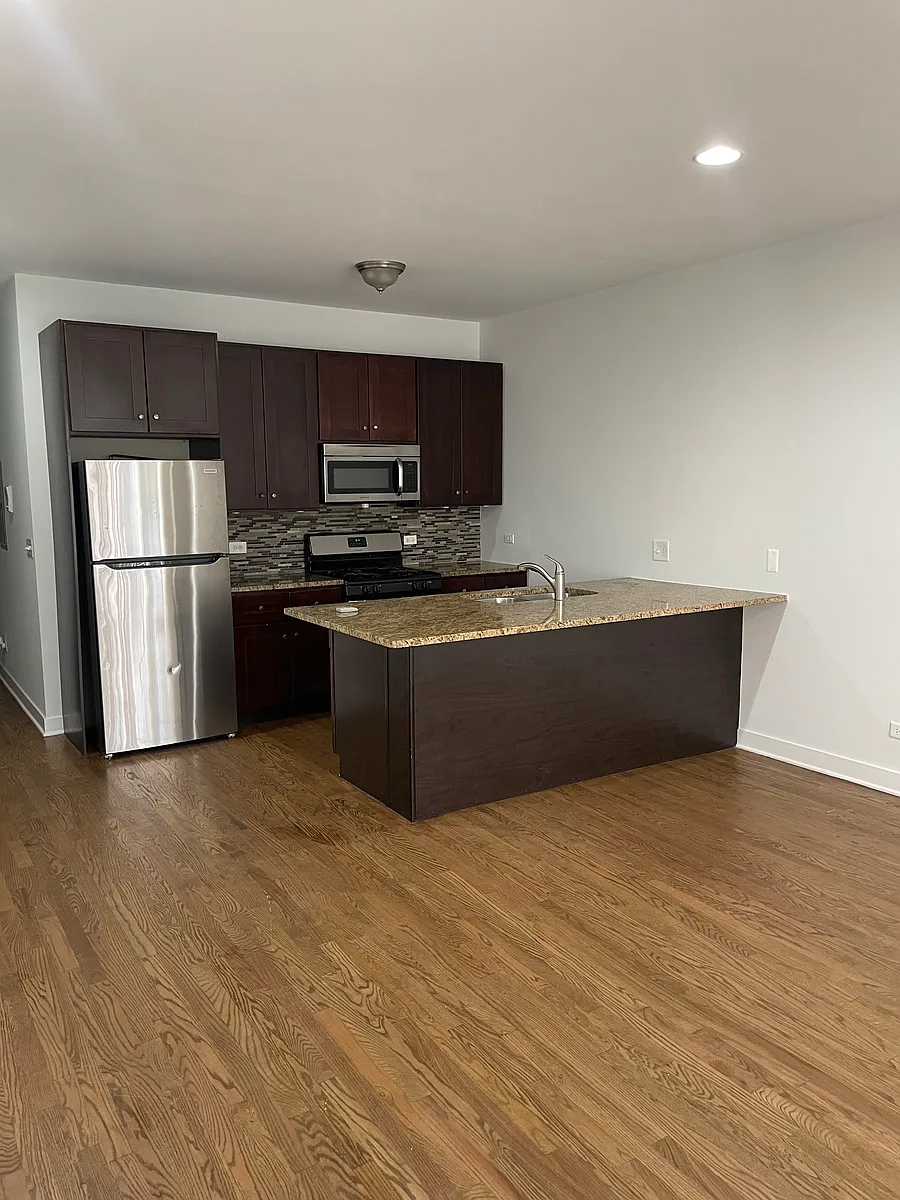 Building Photo - 3128 W Walton St #1