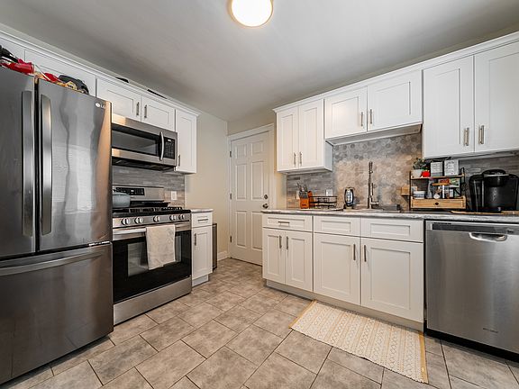 4th image of 2165-2167 Carabel Ave #Dn