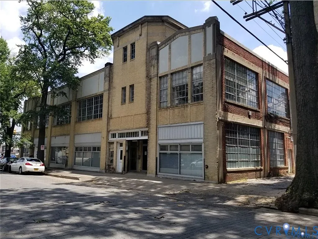 1657 W Broad St #U12 photo 1