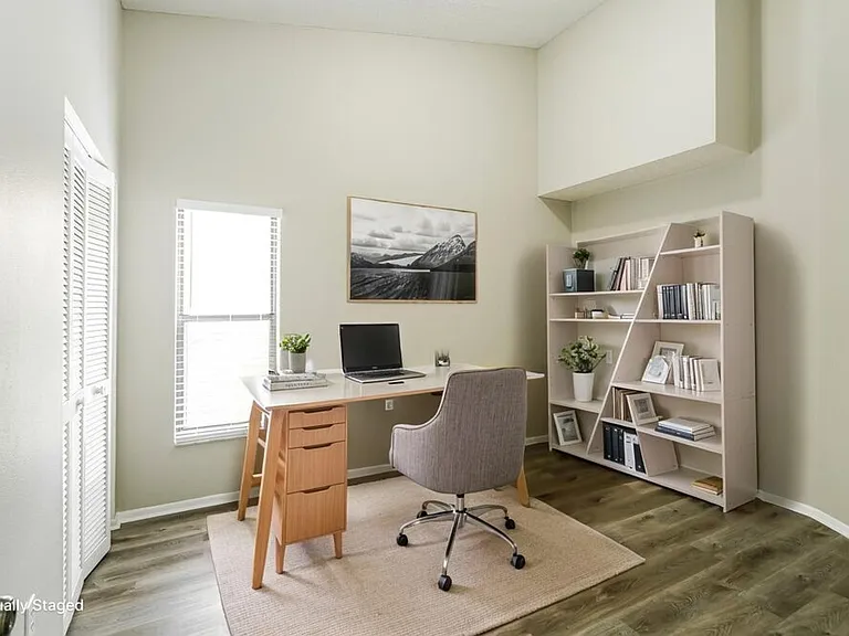 8046 Hathaway Dr — Photo 15