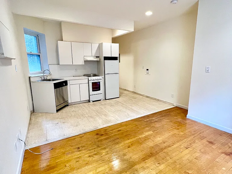 35 W 65th St #3C — Photo 1