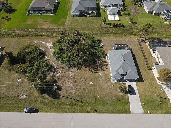 5th image of 141 Jennifer Dr