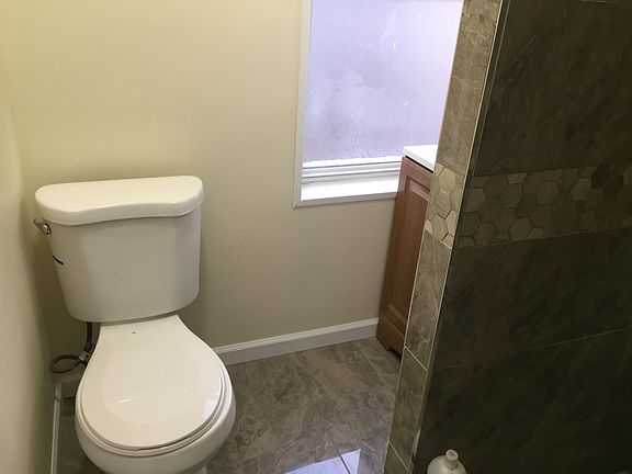 4th image of 2564 Emerald St