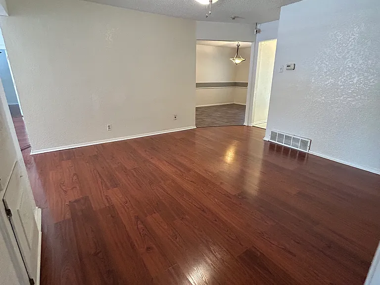 401 Lena Ln — Photo 15