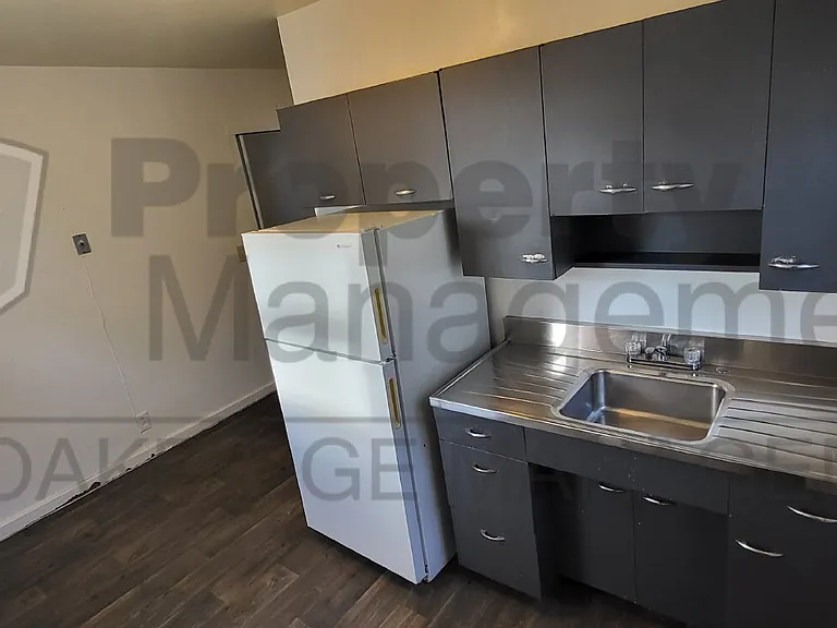 212 S Main St #4 — Photo 3