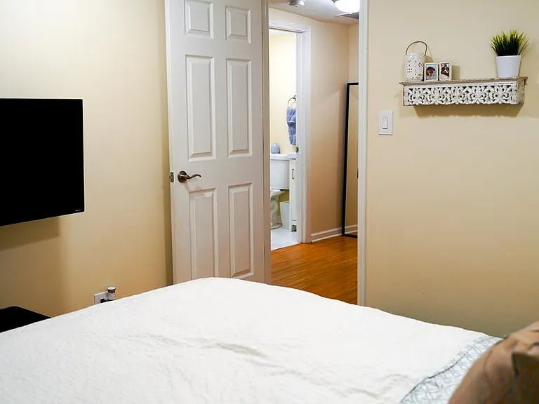 2845 N Southport Ave #COACH HOUSE — Photo 13