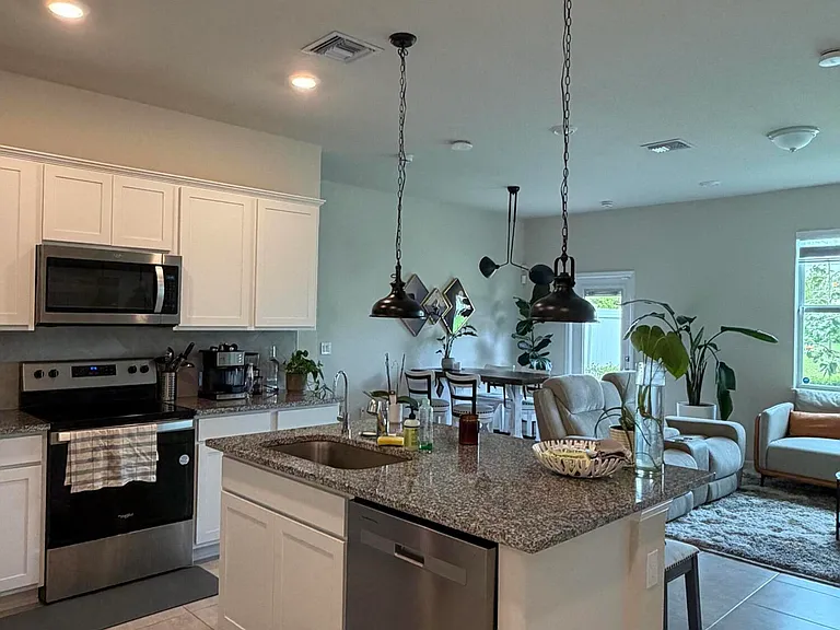 2933 Olivia Ave — Photo 8