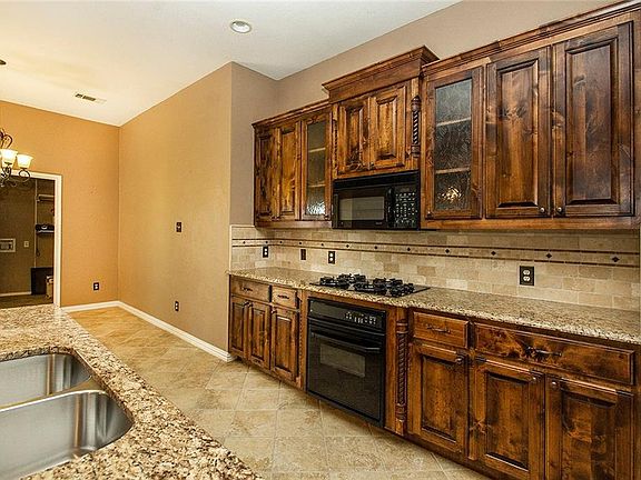 3rd image of 1809 Garrett Dr