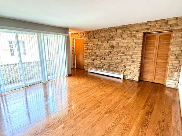 9 Scotdale Rd., 9 Scotdale Rd APT 4, La Grange Park, IL 60526