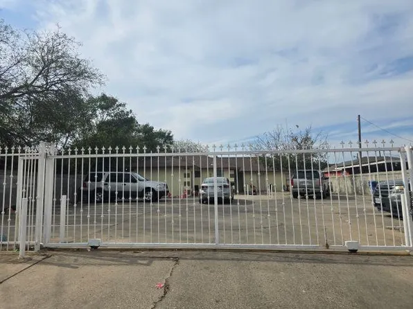 2016 S India Ave, Laredo, TX 78046