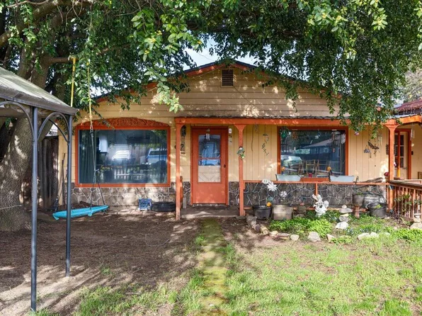32 Chestnut Ave, Medford, OR 97501
