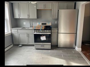 28 Wood St #1F, Warren, RI 02885