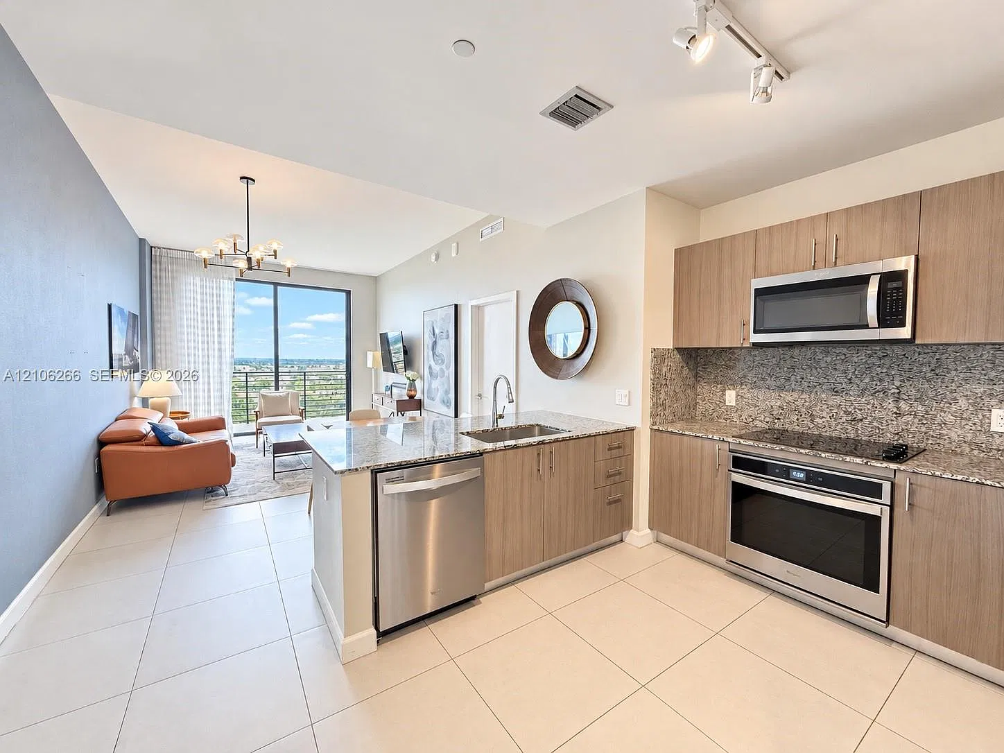 5350 Park Condo — Photo 2