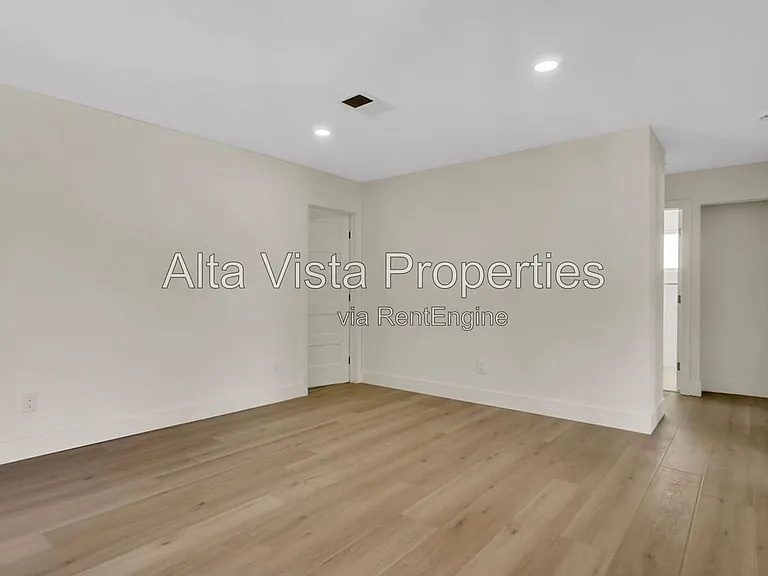 13438 Buxton Ave — Photo 6