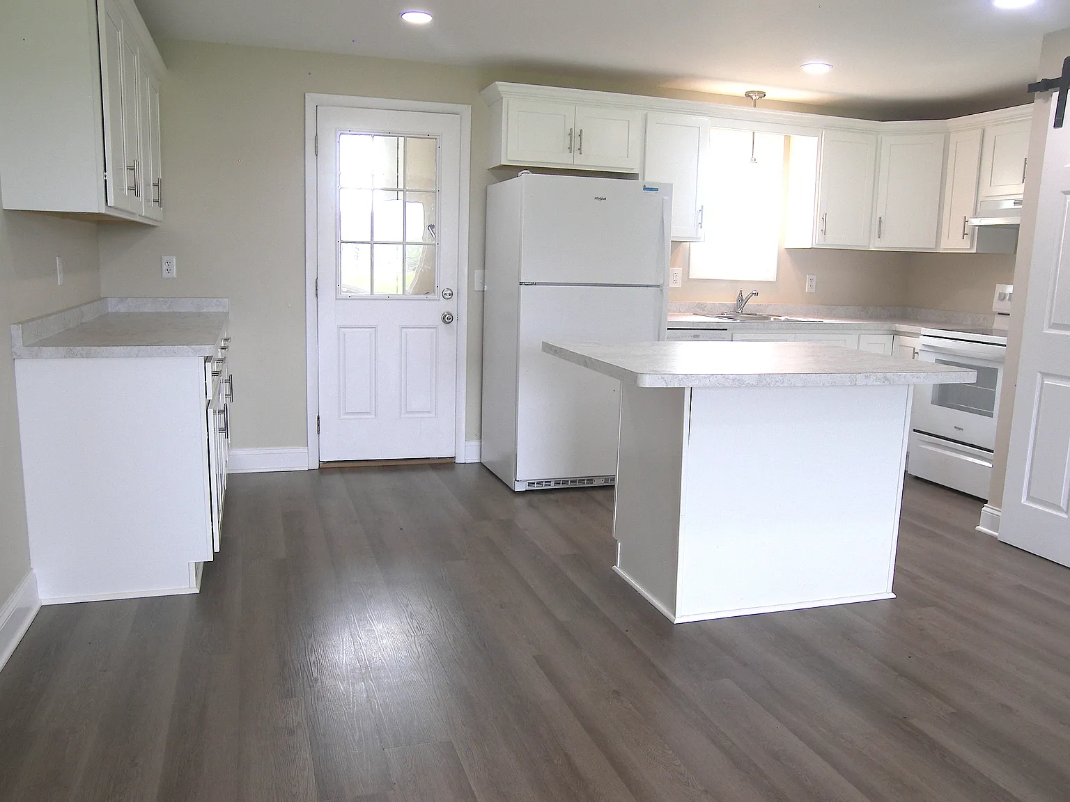 2 bed, 1036 sqft, $1,550 — Photo 4