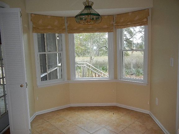 Eat in area in kitchen