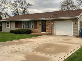 720 9th St SW, Demotte, IN 46310