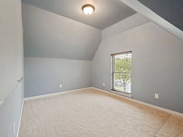 4046 E Hill Dr — Photo 15