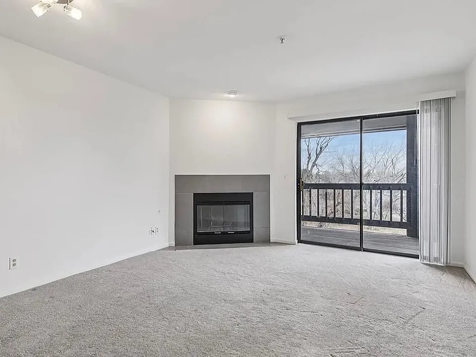2727 Folsom St #303