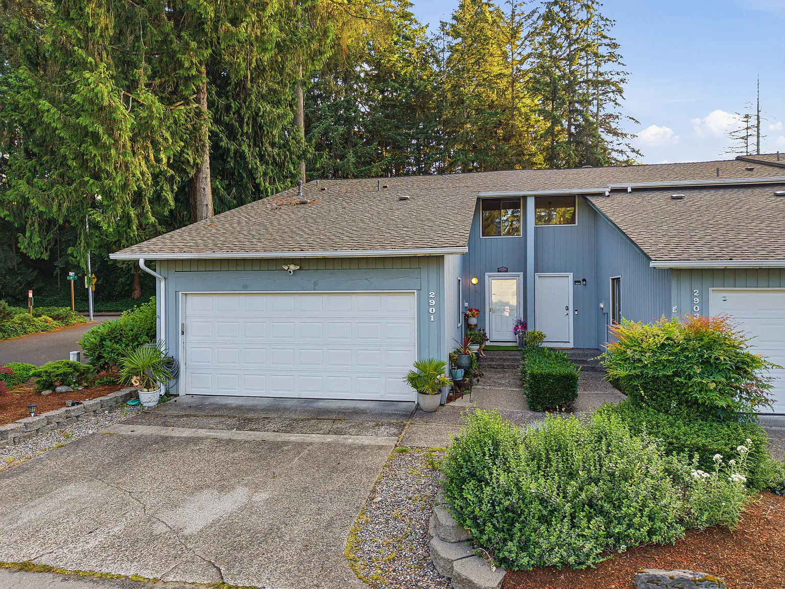 3 bed, 2.5 bath, 1400 sqft, $2,700 — Photo 1