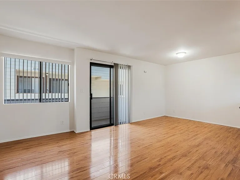 1129 Linden Ave #5 — Photo 5