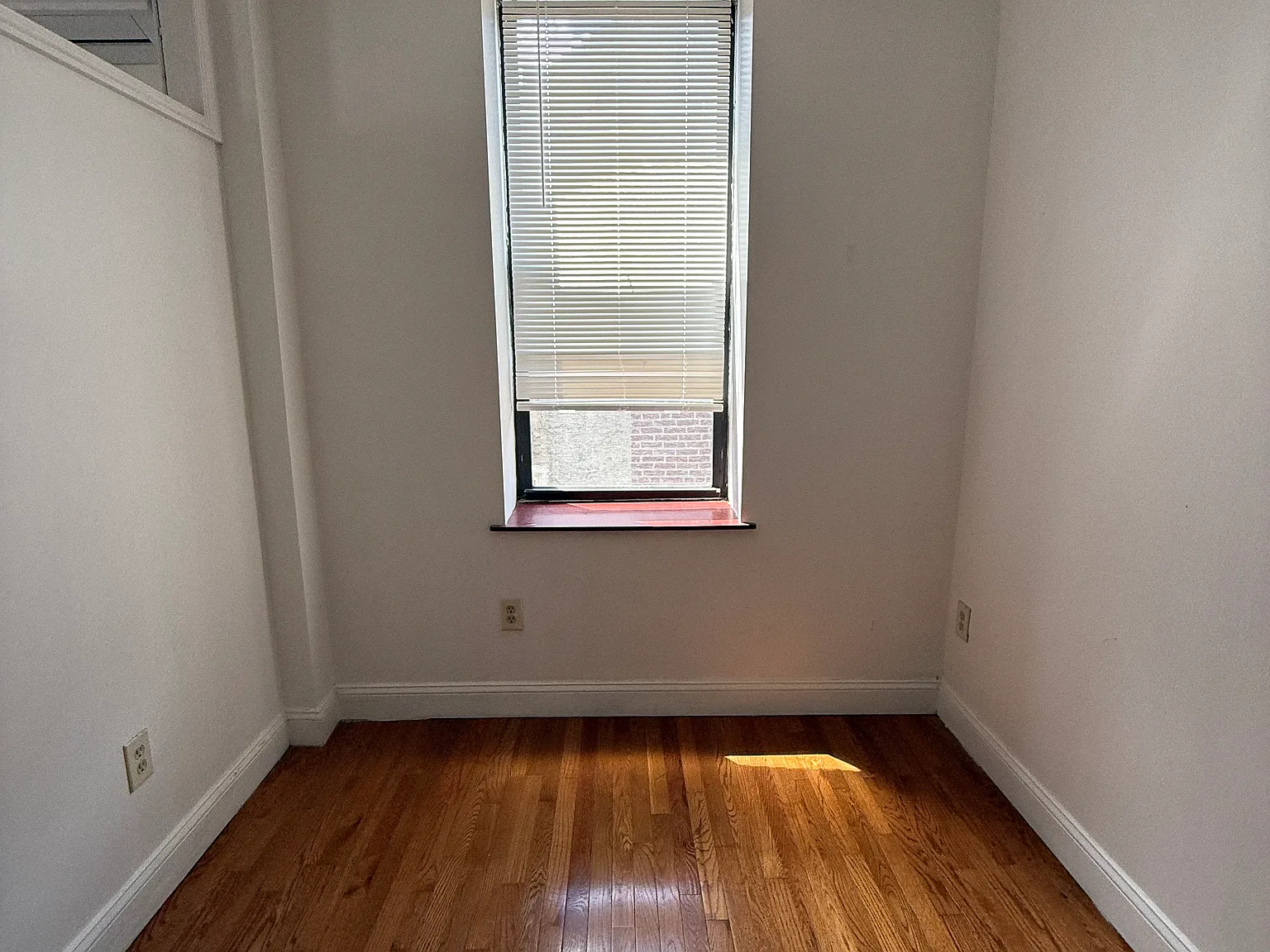 1 bed, 9952 sqft, $950 — Photo 4