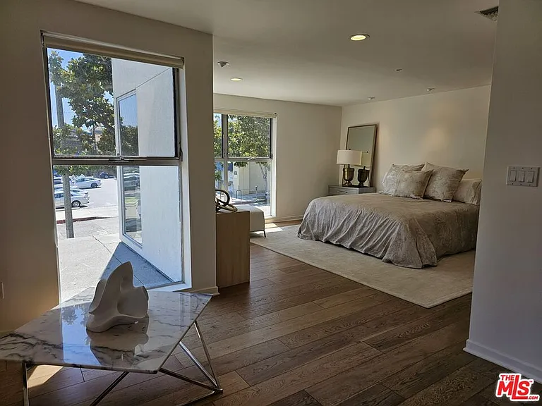 1617 Broadway #B — Photo 3