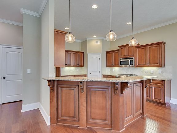 5th image of 6320 Southbroom Dr