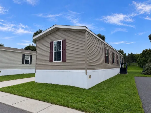 2022 Marmoor Dr, Shelby Township, MI 48317
