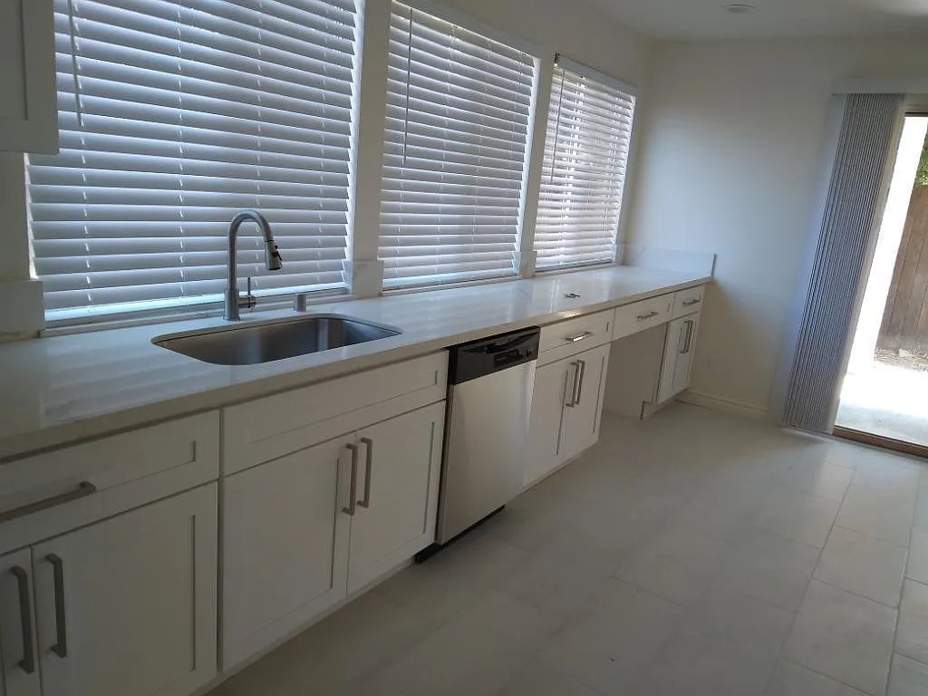 4 bed, 2119 sqft, $2,995 — Photo 3