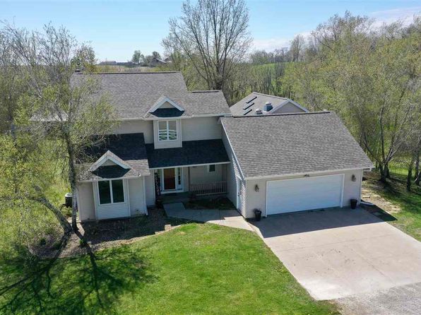 5301 210th St NE, Solon, IA 52333